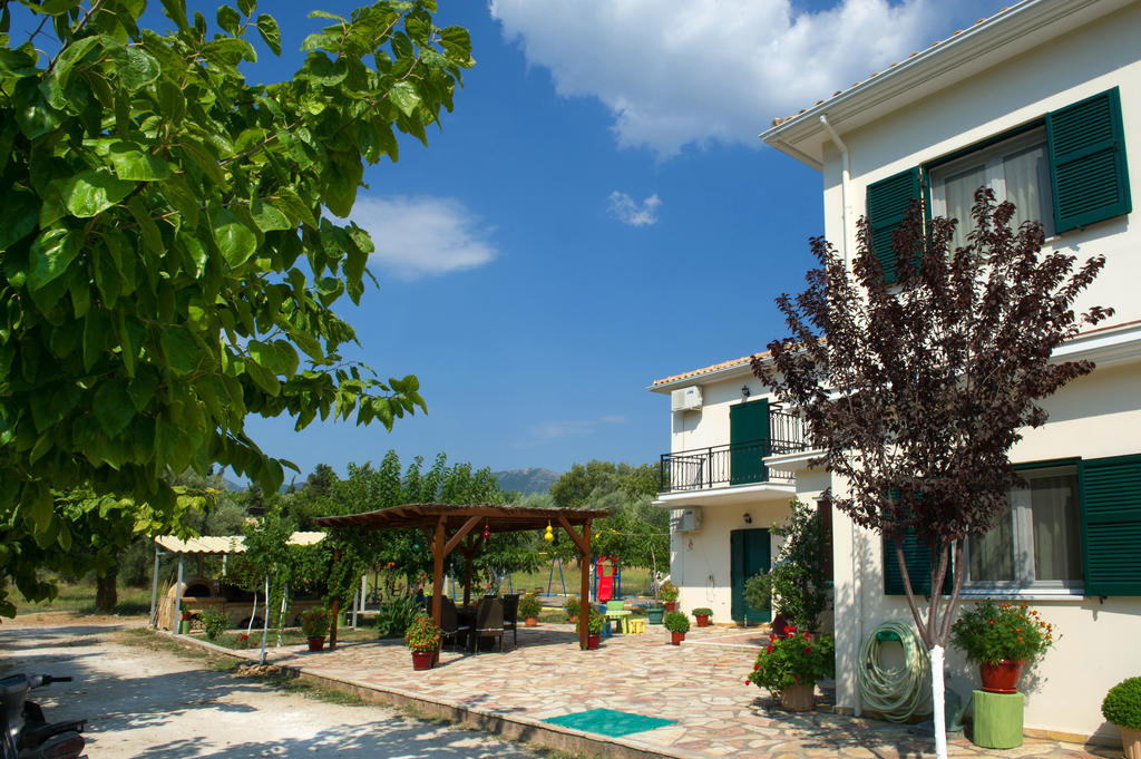 Riverside Αpartments Vasilikí Eksteriør billede